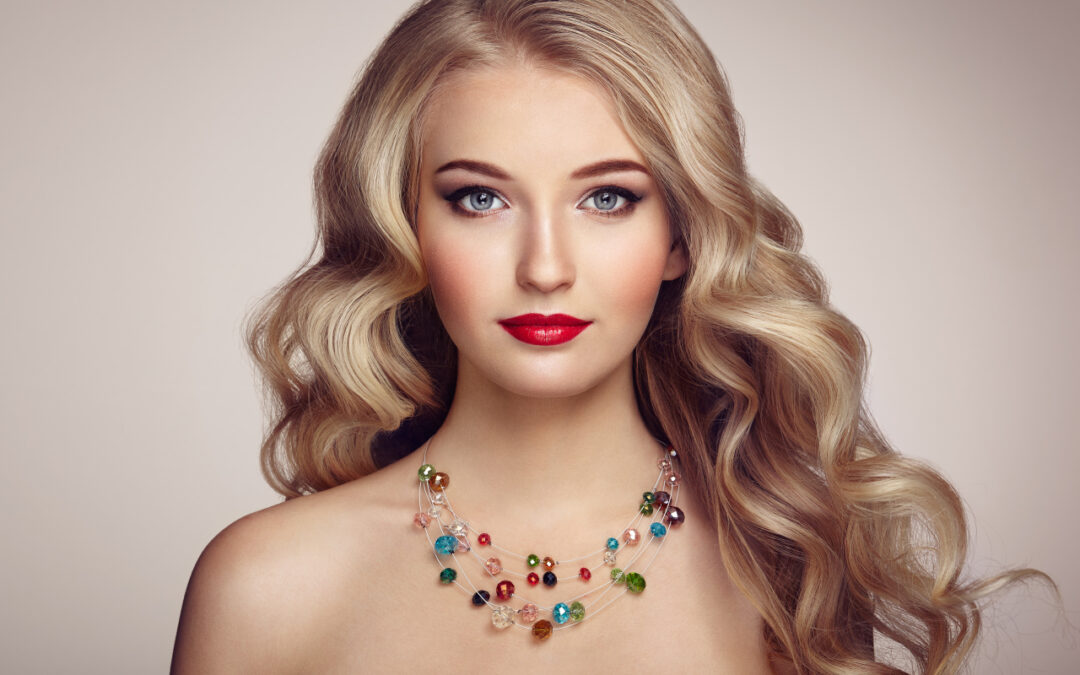 Minimalizm, geometria i personalizacja – nowa era biżuterii dla niej i dla niego